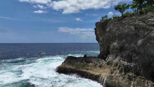 印度尼西亚努沙佩尼达岛海岸线自然风景