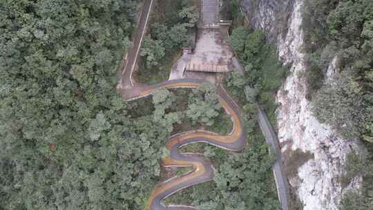 航拍山间蜿蜒曲折的道路