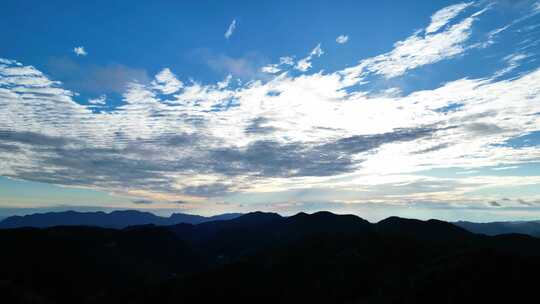 广元曾家山腹地的云天与大山