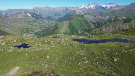 法国阿尔卑斯山的山湖Lac Potron和Lac Guichard-天线视频素材模板下载
