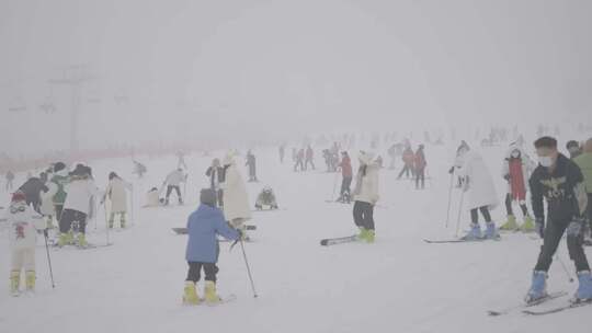 峨眉山冬季滑雪