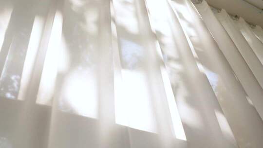窗帘飘动创意光影