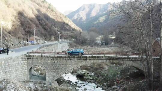 大自然山间小道航拍风景