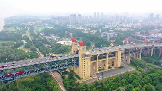 南京长江大桥日间车流轮船铁路航拍