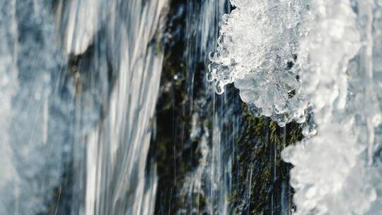 水冰川水滴滴水融化水水滴白酒冰雪山水源水视频素材模板下载