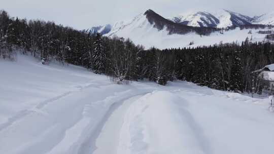 航拍冬季新疆阿勒泰禾木雪景雪山森林村落