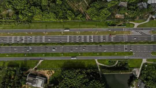 高清实拍四川天府新区城市道路公路车辆行驶