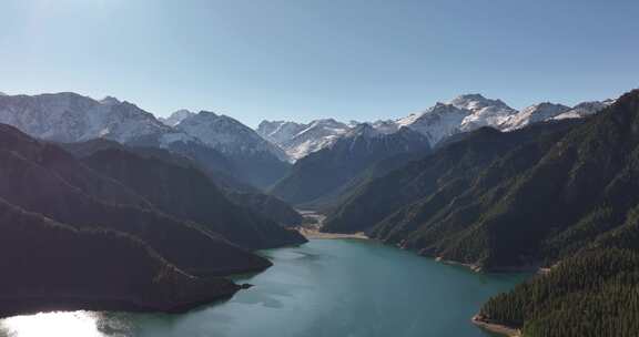 天山天池秋景航拍