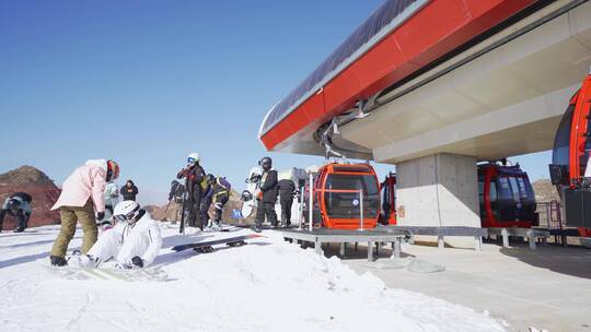 滑雪场缆车