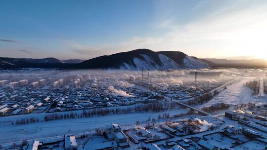 航拍寒冬黎明森林小镇雪景