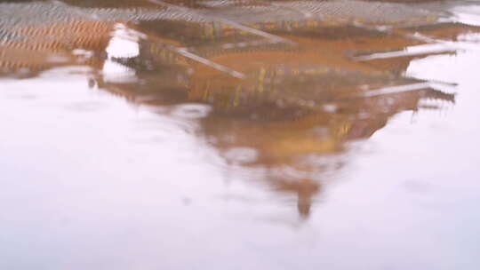 北京故宫太和门雨中倒影