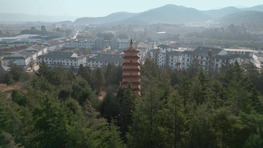 云南旅游风光祥云县清华古洞风景区红塔远景