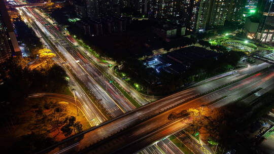 延时拍摄高速公路夜景