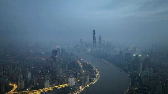上海陆家嘴城市风光秋天晨雾