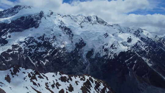 航拍雪山景色