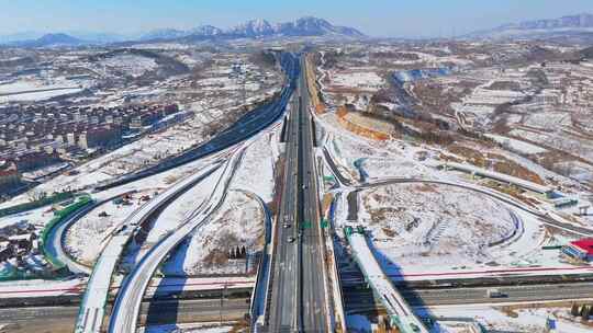 航拍冬季雪后城市立交桥城市风景视频素材