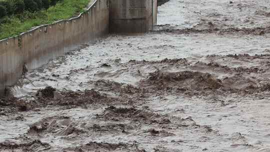 实拍暴雨后洪水 山洪  泥石流