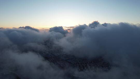 航拍平移威海高新区城市上空的云