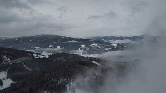 山，雪，房子，雾