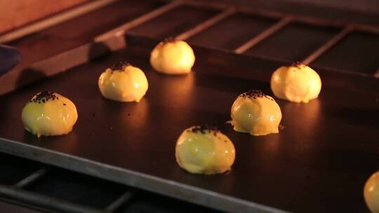 【镜头合集】甜品师厨师烤箱烘焙蛋黄酥