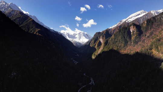 雪山 彩林 航拍