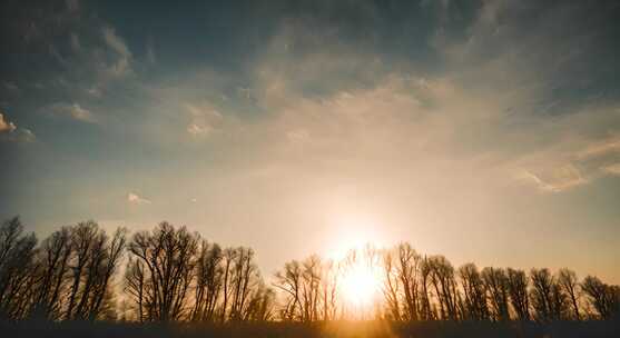 云层日出阳光太阳云朵夕阳黄昏太阳光芒照射