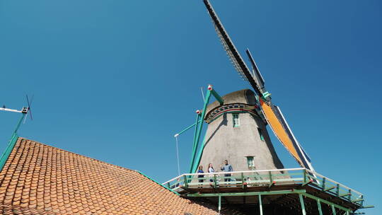 荷兰的传统风车视频素材模板下载