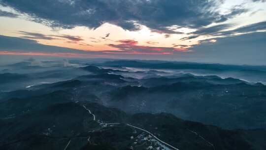 航拍龙泉山日出晨雾