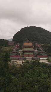 竖版航拍湖南张家界天门山5A景区