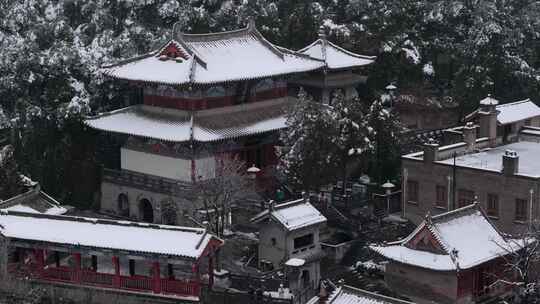 洛阳龙门石窟香山寺雪景