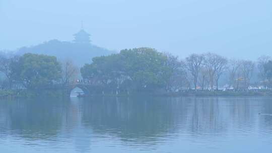 雾西湖雷峰塔风景