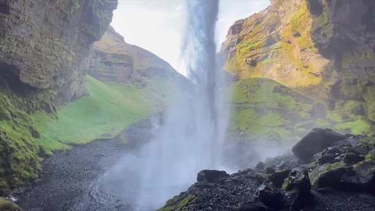 4k风景冰岛kvernufoss瀑布从下到上