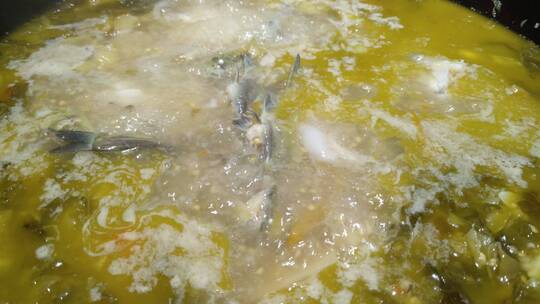 沸腾的麻椒鱼食物食材美食
