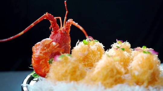 升格美食制作中餐美食一盘美味的龙虾丸子