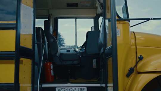 校车，巴士，司机座位，黄色