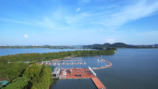 航拍武汉东湖绿道与帆船中心视频素材模板下载