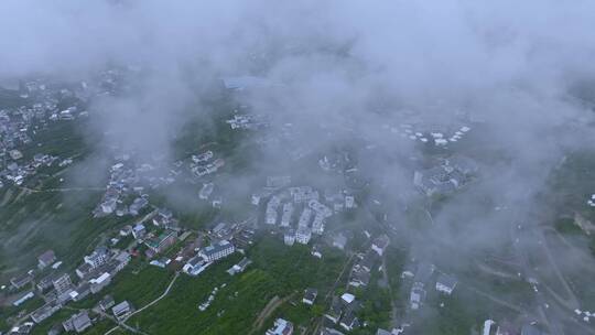 高清航拍四川汉源自然风光云雾缭绕的村庄