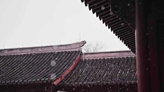 中式屋檐雨滴中国风古代屋檐下雨
