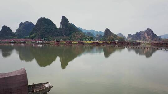 广东省清远古龙峡漂流景区