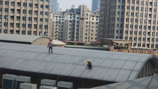 屋顶修补工 高危作业 屋顶 工人 高空作业