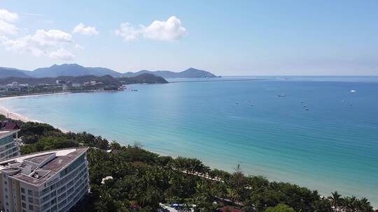 海边风光海岸线海水蓝天热带旅游酒店