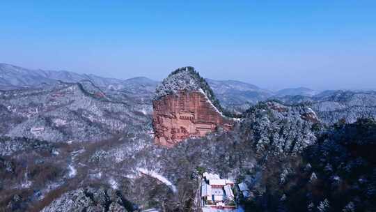 雪景天水麦积山石窟