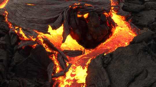 火山岩浆流动特写