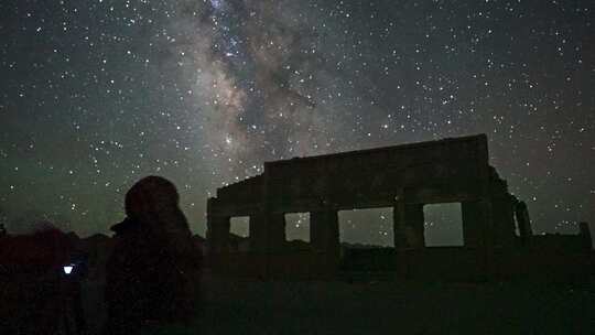 石油小镇的星空