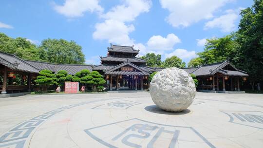 广西南宁青秀山友谊长廊广场龙珠雕塑视频素材模板下载