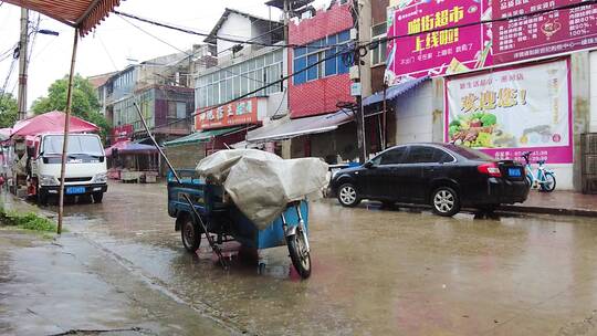 下雨天街景