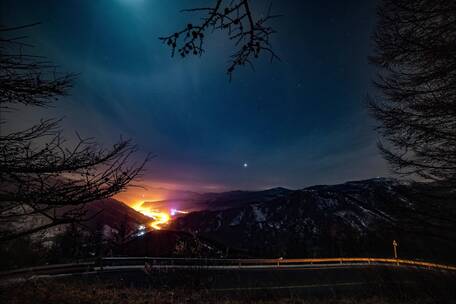 雪山日转夜延时