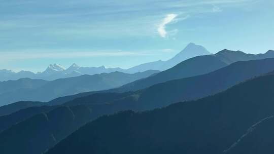 四川甘孜上城子村航拍清晨的蜀山之王贡嘎山