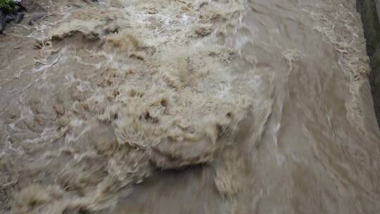 水流湍急波浪汹涌浑浊江河流水视频素材模板下载