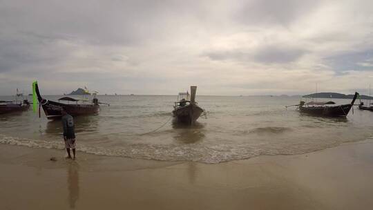 沿岸的渔船